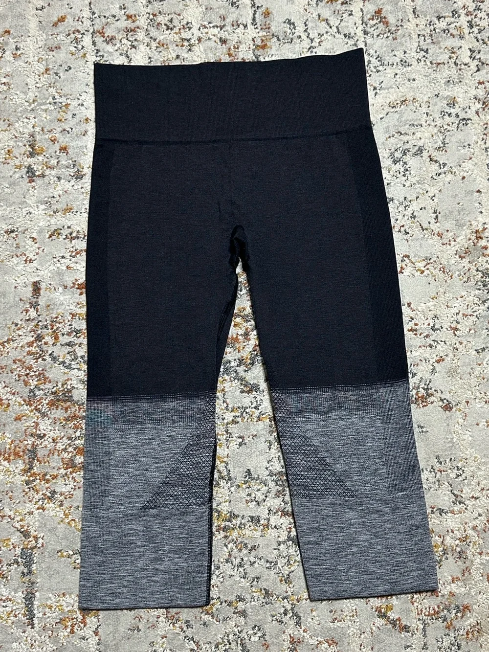 Lululemon Seamlessly Street Crop Leggings size 6